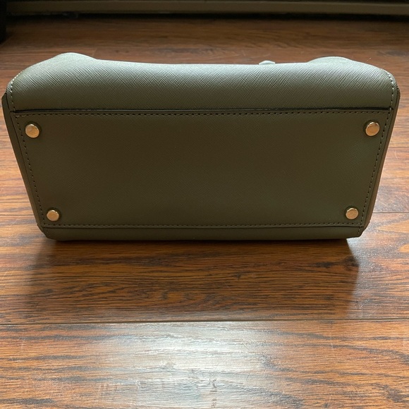 Kate Spade Purse - Picture 3 of 9